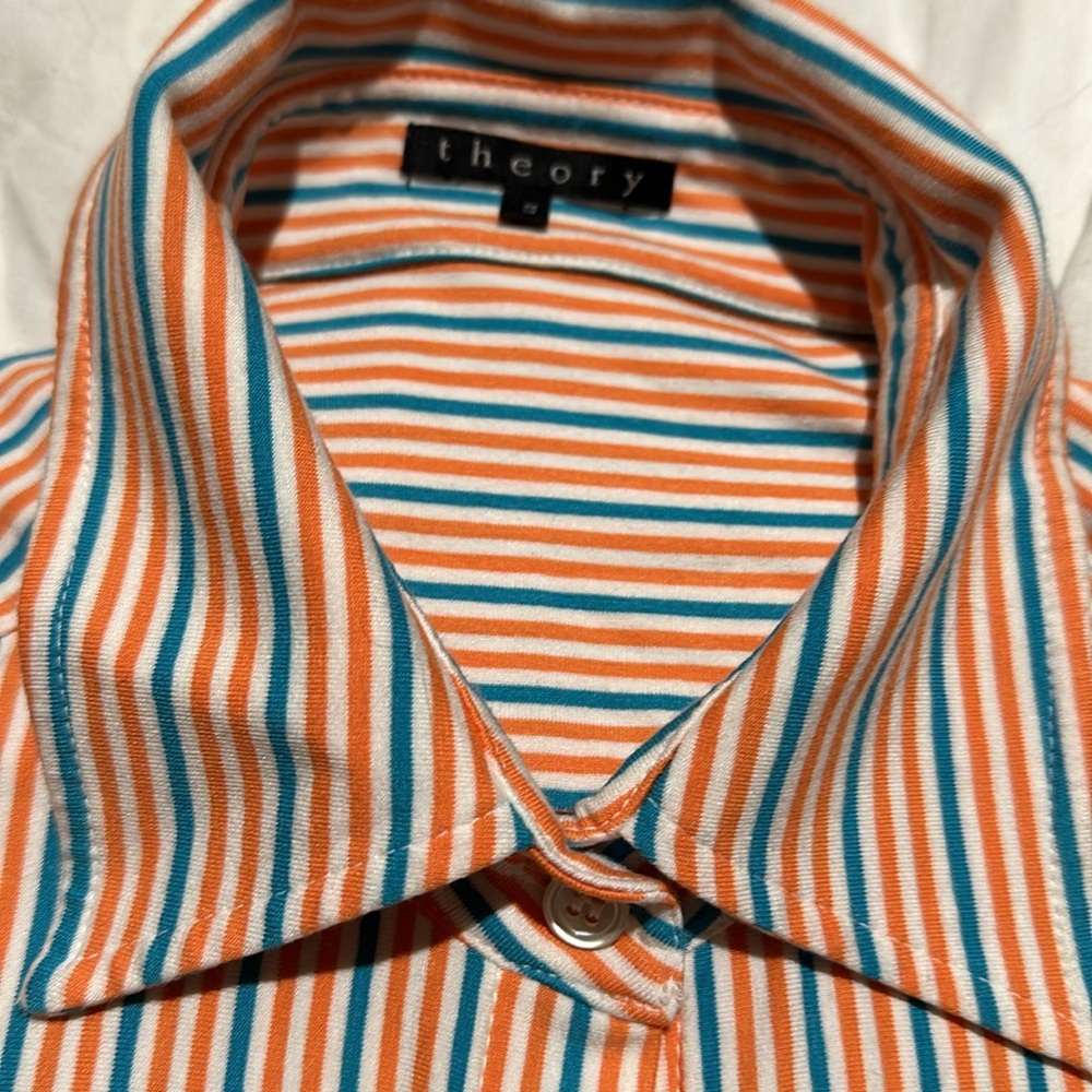 Summer button down top. Super soft and in GUC. Thank you for shopping! 🤍